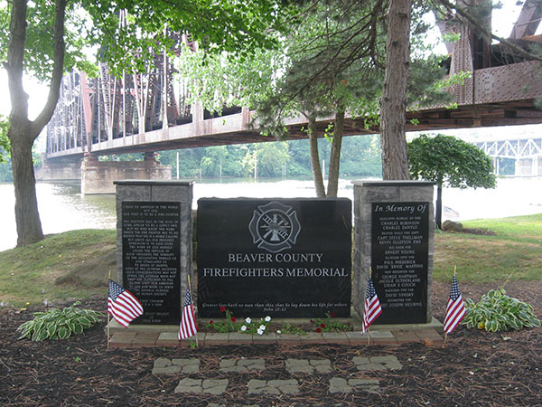 25 PA Beaver Rochester riverfront park firefighters memorial 600 8 high.jpg